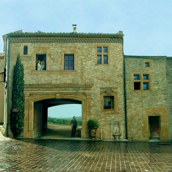 Cornillon-Confoux, Les vieilles pierres